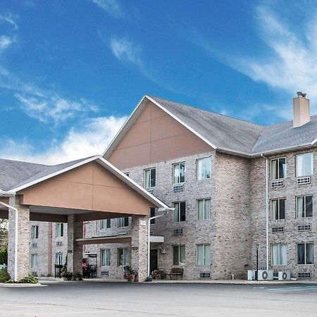 Comfort Inn Whitehall Near Michigan'S Adventure Esterno foto