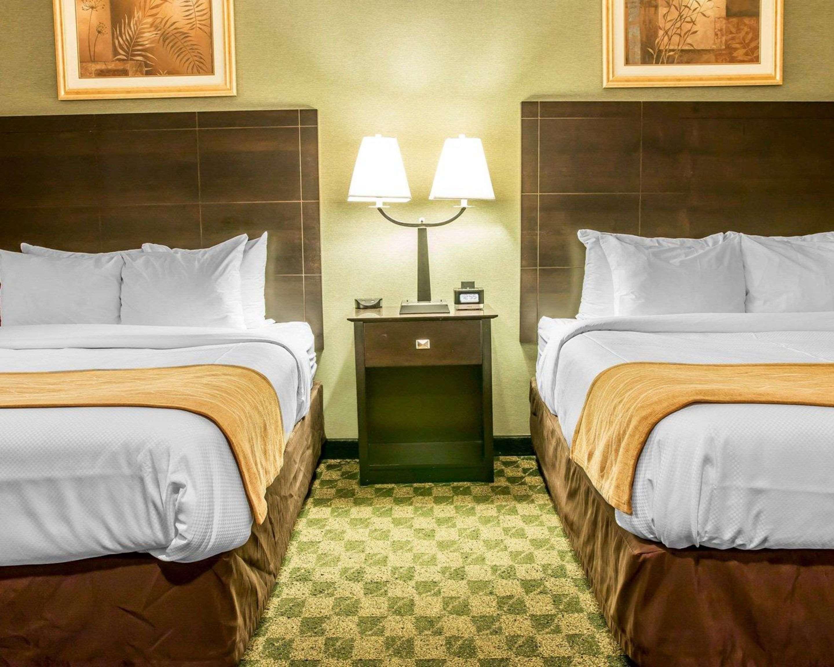 Comfort Inn Whitehall Near Michigan'S Adventure Esterno foto