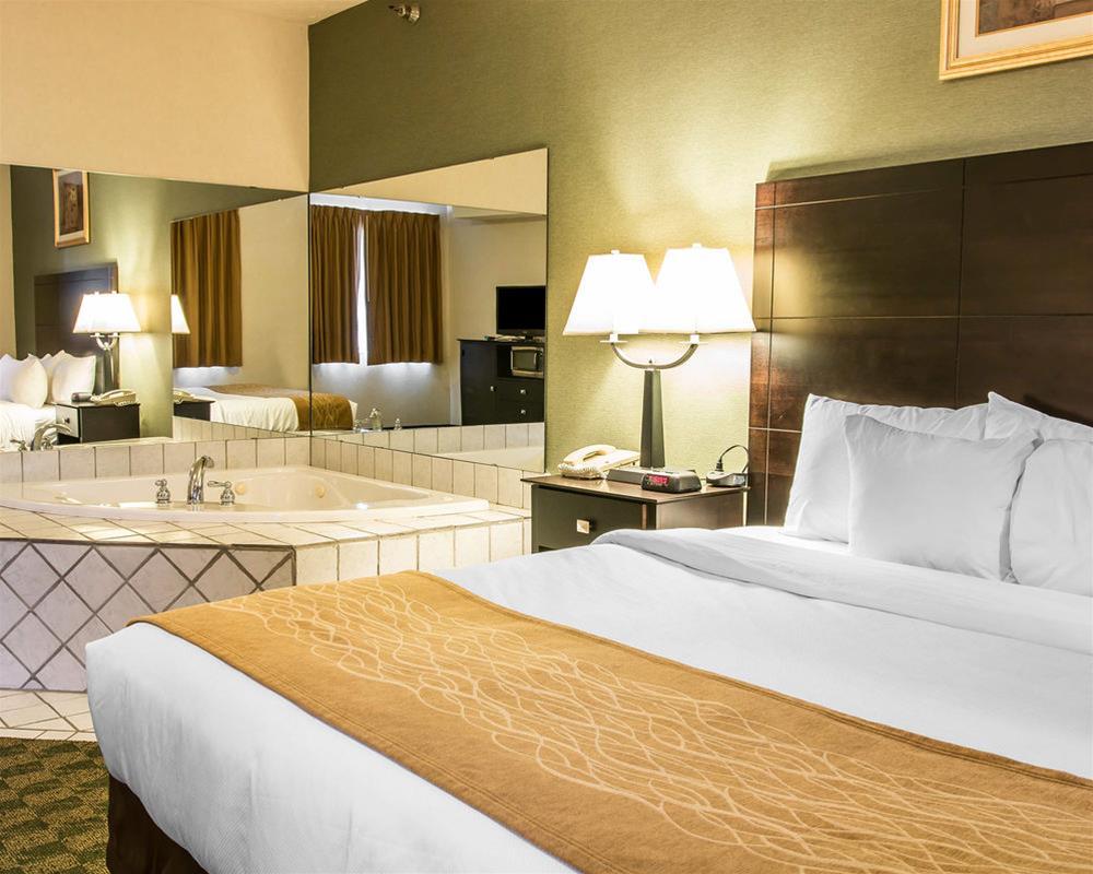 Comfort Inn Whitehall Near Michigan'S Adventure Esterno foto