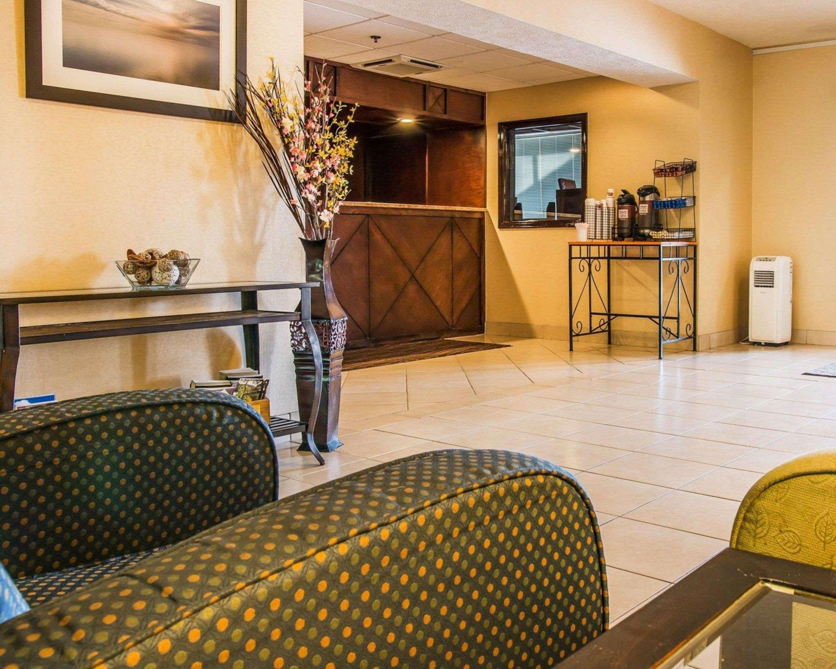Comfort Inn Whitehall Near Michigan'S Adventure Esterno foto