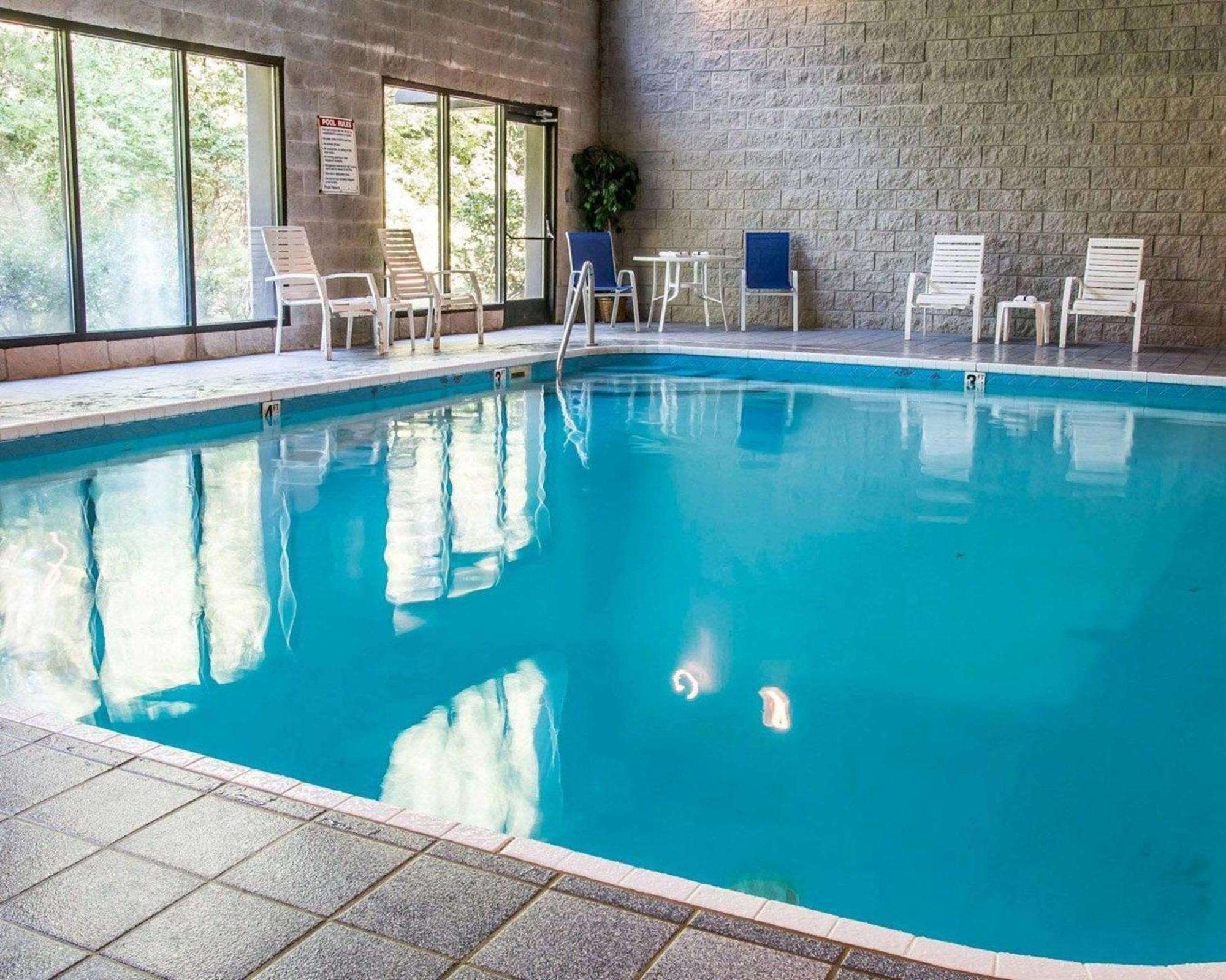 Comfort Inn Whitehall Near Michigan'S Adventure Esterno foto