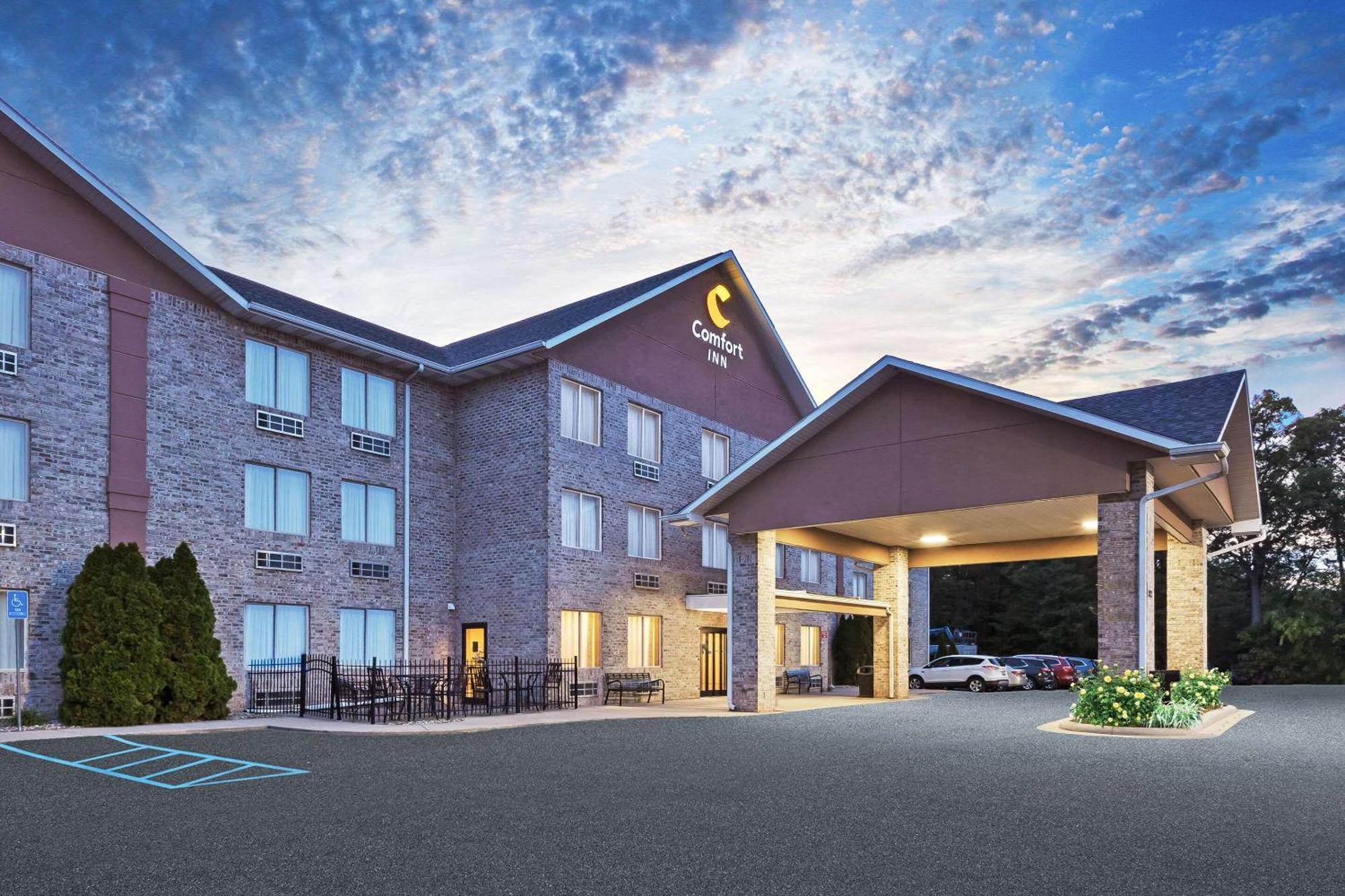 Comfort Inn Whitehall Near Michigan'S Adventure Esterno foto